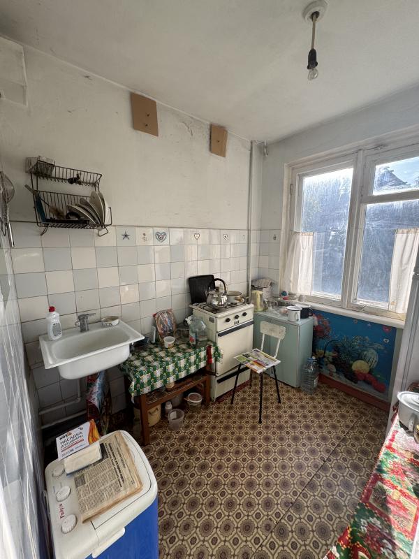 3-комнатная квартира, 
3/5 этаж
балкон, 
без ремонта - Новотроицк