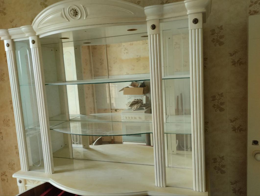 Отдам шкаф-витрина бесплатно - Новотроицк