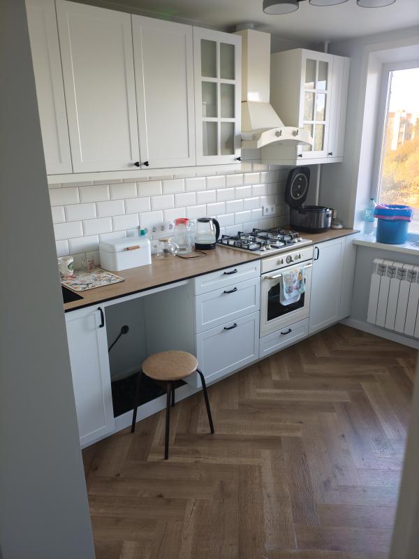 Продается трехкомнатная квартира, с хорошим ремонтом, по адресу: г. - Гай