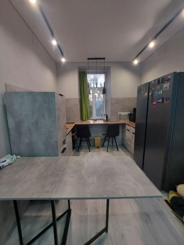 Продается 2-комнатная (1 комната студия совмещена с кухней и 1 комната спальня) квартира с раздельны - Новотроицк