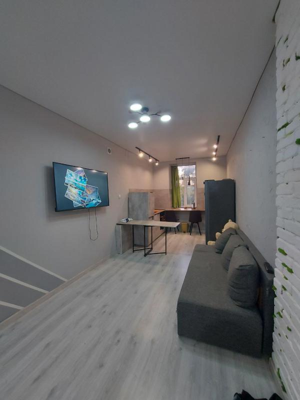 Продается 2-комнатная (1 комната студия совмещена с кухней и 1 комната спальня) квартира с раздельны - Новотроицк