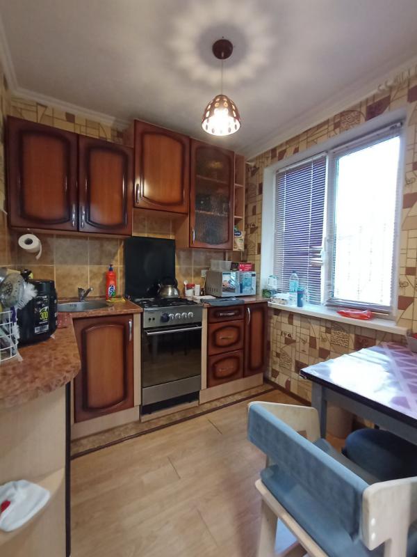 Продается уютная 2-комнатная квартира  на первом этаже по адресу:  г. - Новотроицк