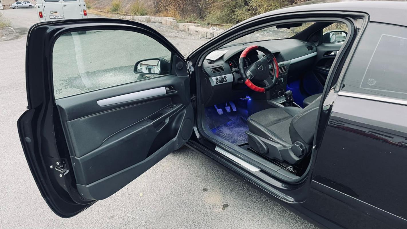 Продается Opel Astra купе, 2006 года

Состояние отличное,

обслуживание проводилось вовремя, - Новотроицк