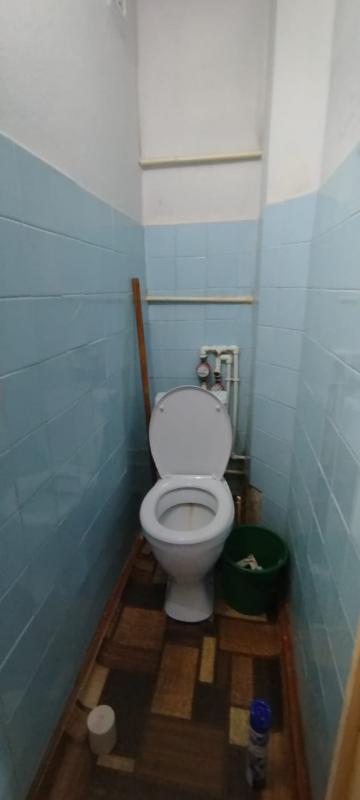 Продаю 2х комнатную с раздельными ходами в хорошем состоянии, балкон застеклен, все рядом. - Новотроицк