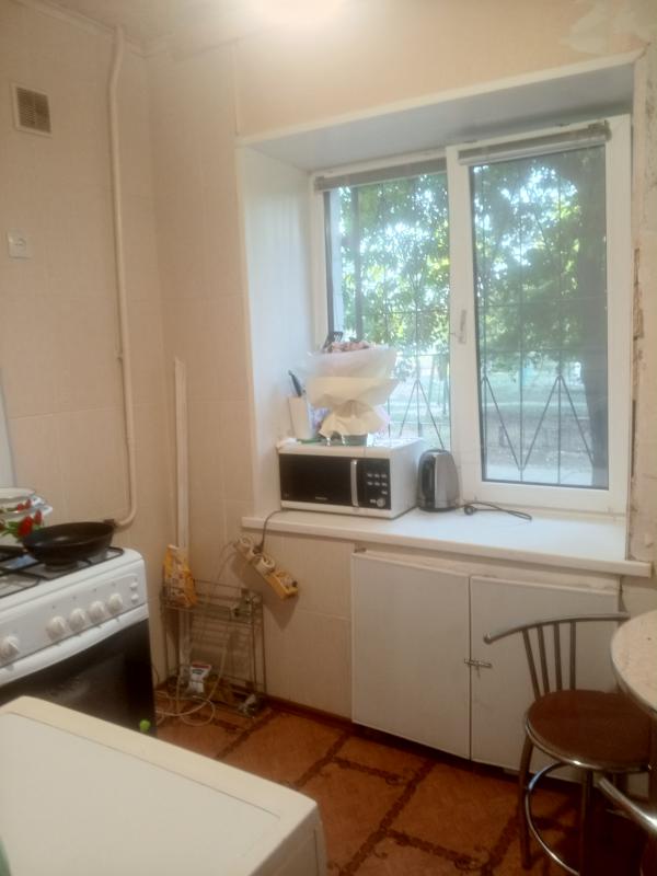 2-х комнатная квартира, окна пластик, санузел раздельный с ремонтом, межкомнатные двери заменены, кв - Новотроицк