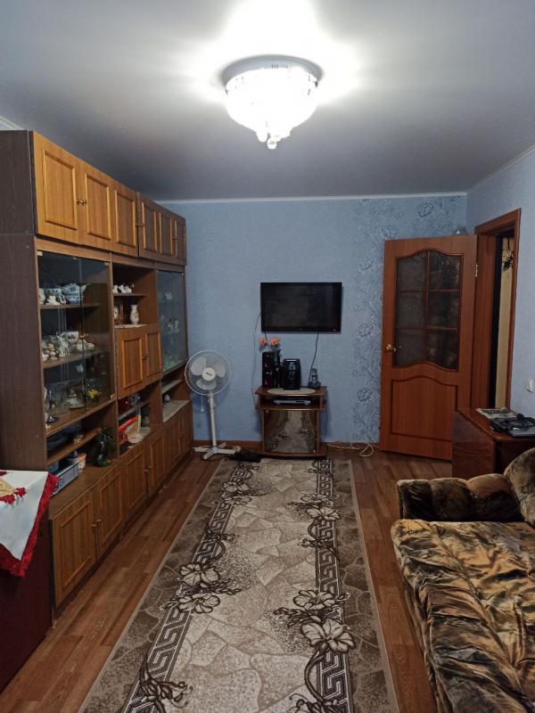 Продаётся двухкомнатная квартира  в тихом районе, г. - Новотроицк