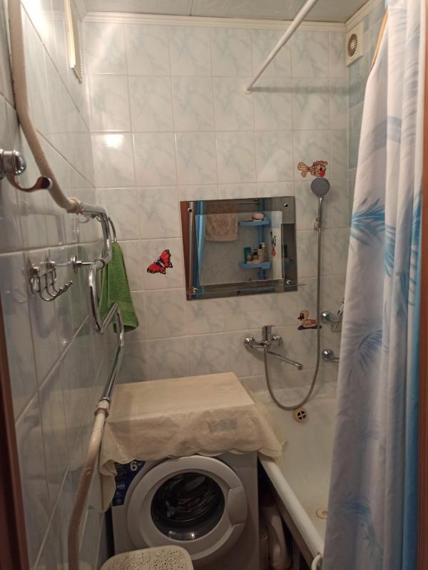 Продаётся двухкомнатная квартира  в тихом районе, г. - Новотроицк