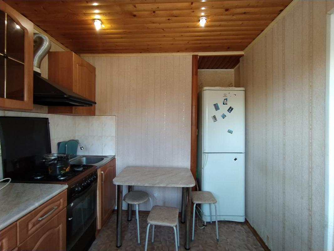 Продаётся 2-х комнатная квартира, на 1 этаже 5-ти этажного кирпичного дома, по адресу г Новотроицк у - Новотроицк