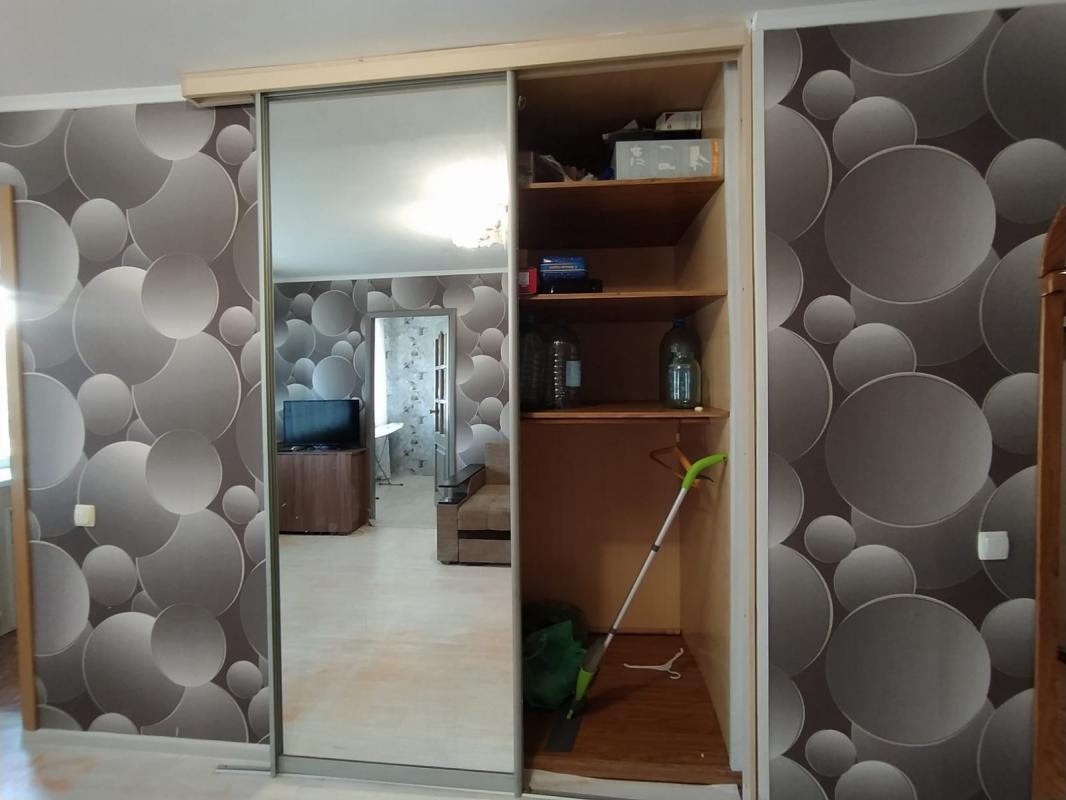 Продаётся 2-х комнатная квартира, на 1 этаже 5-ти этажного кирпичного дома, по адресу г Новотроицк у - Новотроицк