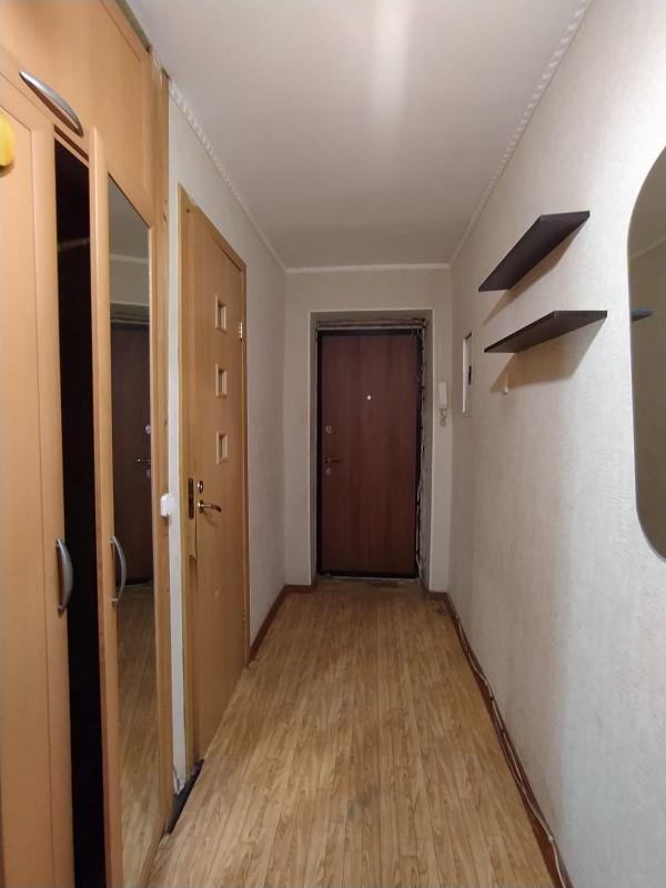 Продаётся 2-х комнатная квартира, на 1 этаже 5-ти этажного кирпичного дома, по адресу г Новотроицк у - Новотроицк