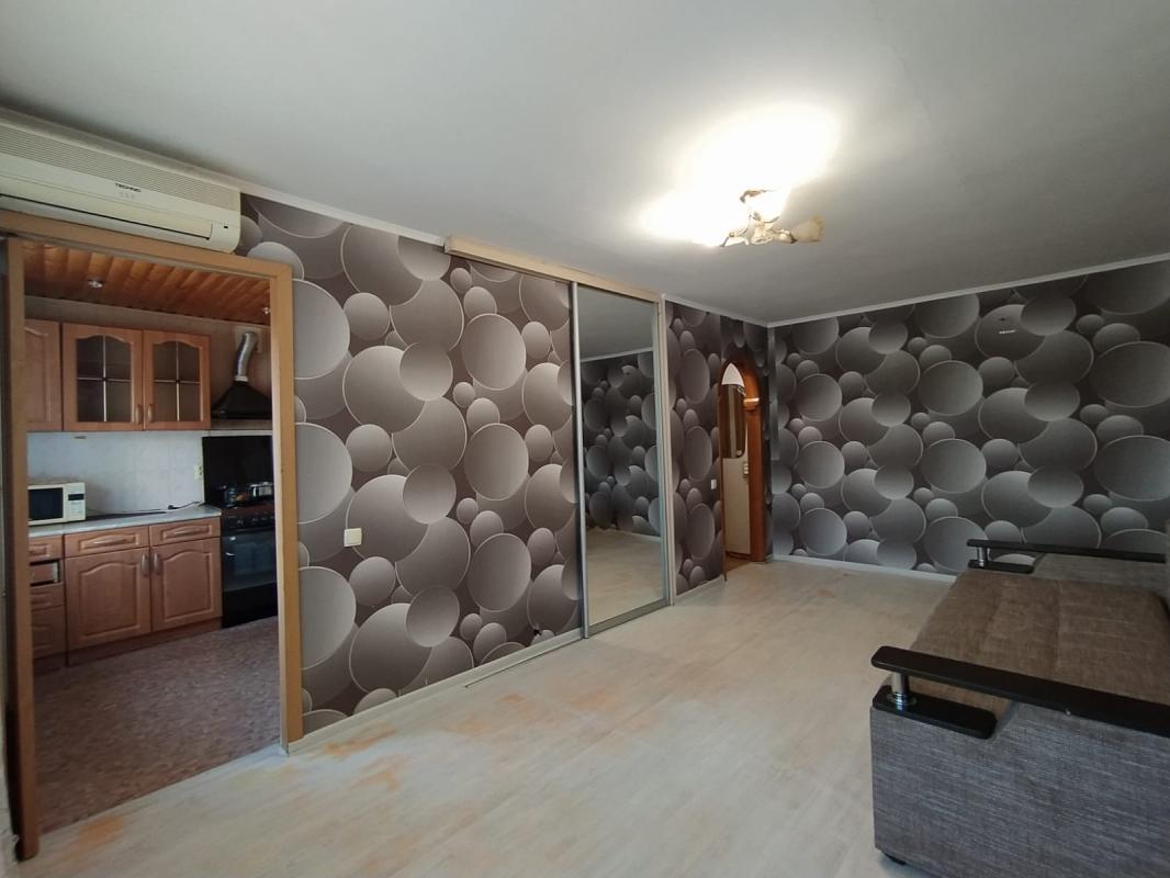 Продаётся 2-х комнатная квартира, на 1 этаже 5-ти этажного кирпичного дома, по адресу г Новотроицк у - Новотроицк