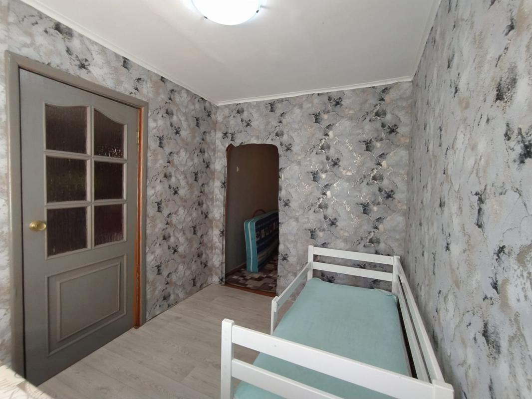 Продаётся 2-х комнатная квартира, на 1 этаже 5-ти этажного кирпичного дома, по адресу г Новотроицк у - Новотроицк