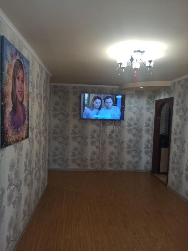 Продаётся отличная трёхкомнатная квартира  на привлекательном этаже , с развитой инфраструктурой рай - Новотроицк