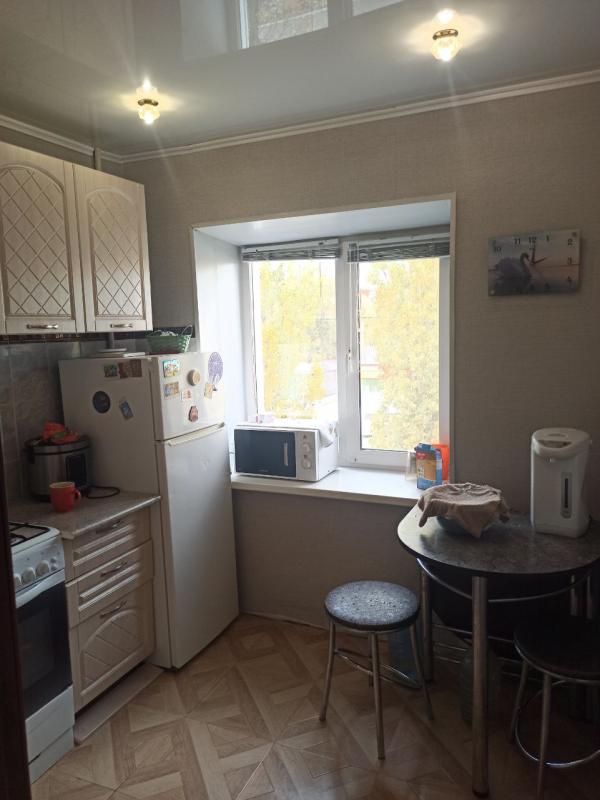 Продаётся отличная трёхкомнатная квартира  на привлекательном этаже , с развитой инфраструктурой рай - Новотроицк