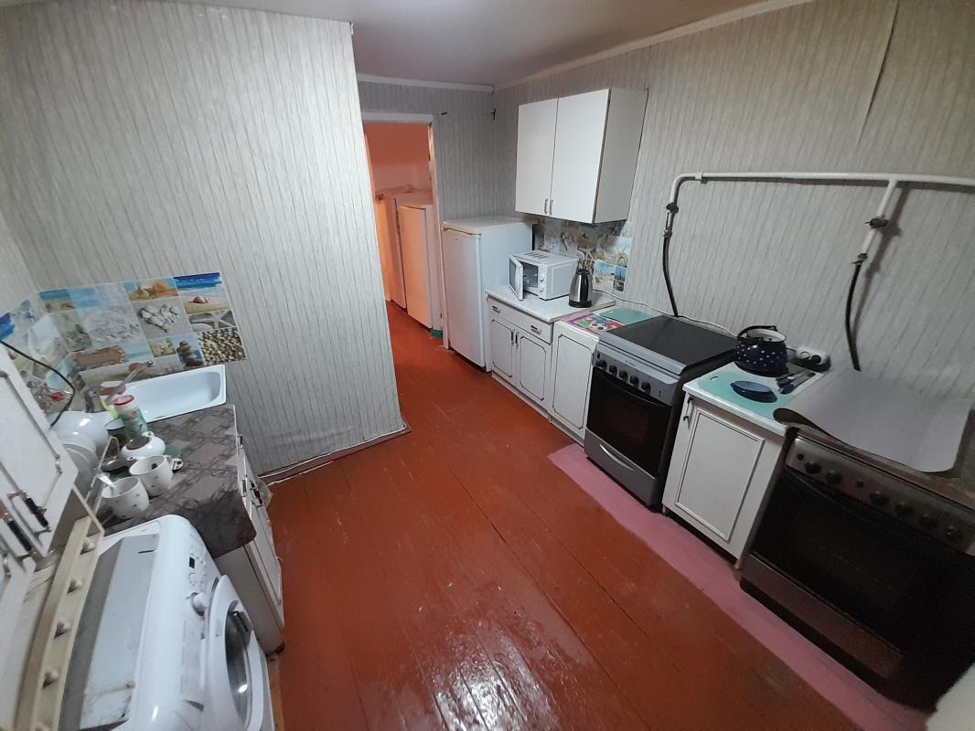 Продам четыре комнаты в квартире, жилое помещение состоящее из 2х комнат 2шт. - 