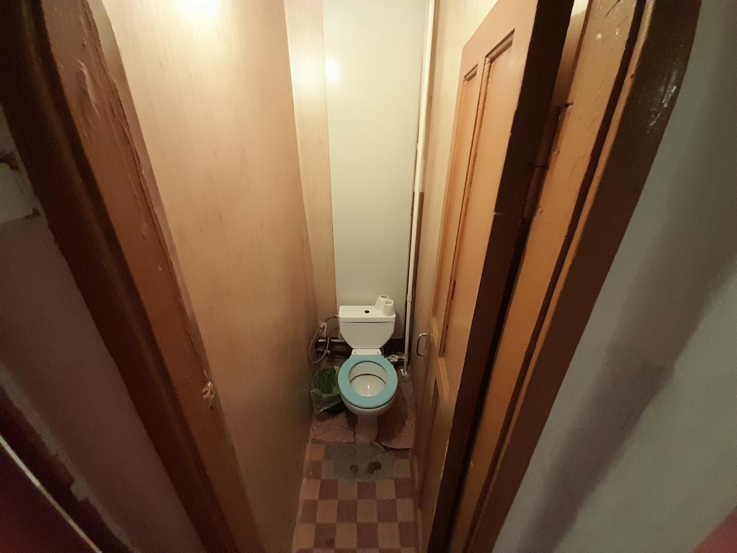 Продам четыре комнаты в квартире, жилое помещение состоящее из 2х комнат 2шт. - 