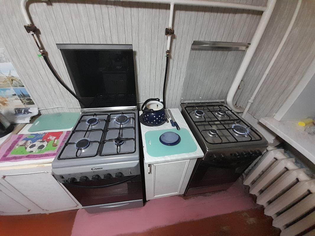 Продам четыре комнаты в квартире, жилое помещение состоящее из 2х комнат 2шт. - 