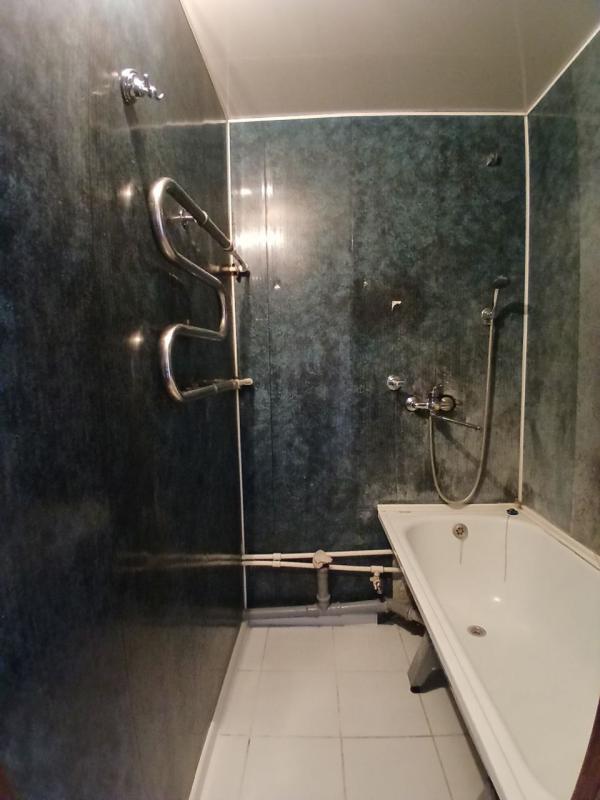 Продается 3-комнатная квартира на комфортном этаже с раздельными комнатами   по адресу: г. - Новотроицк