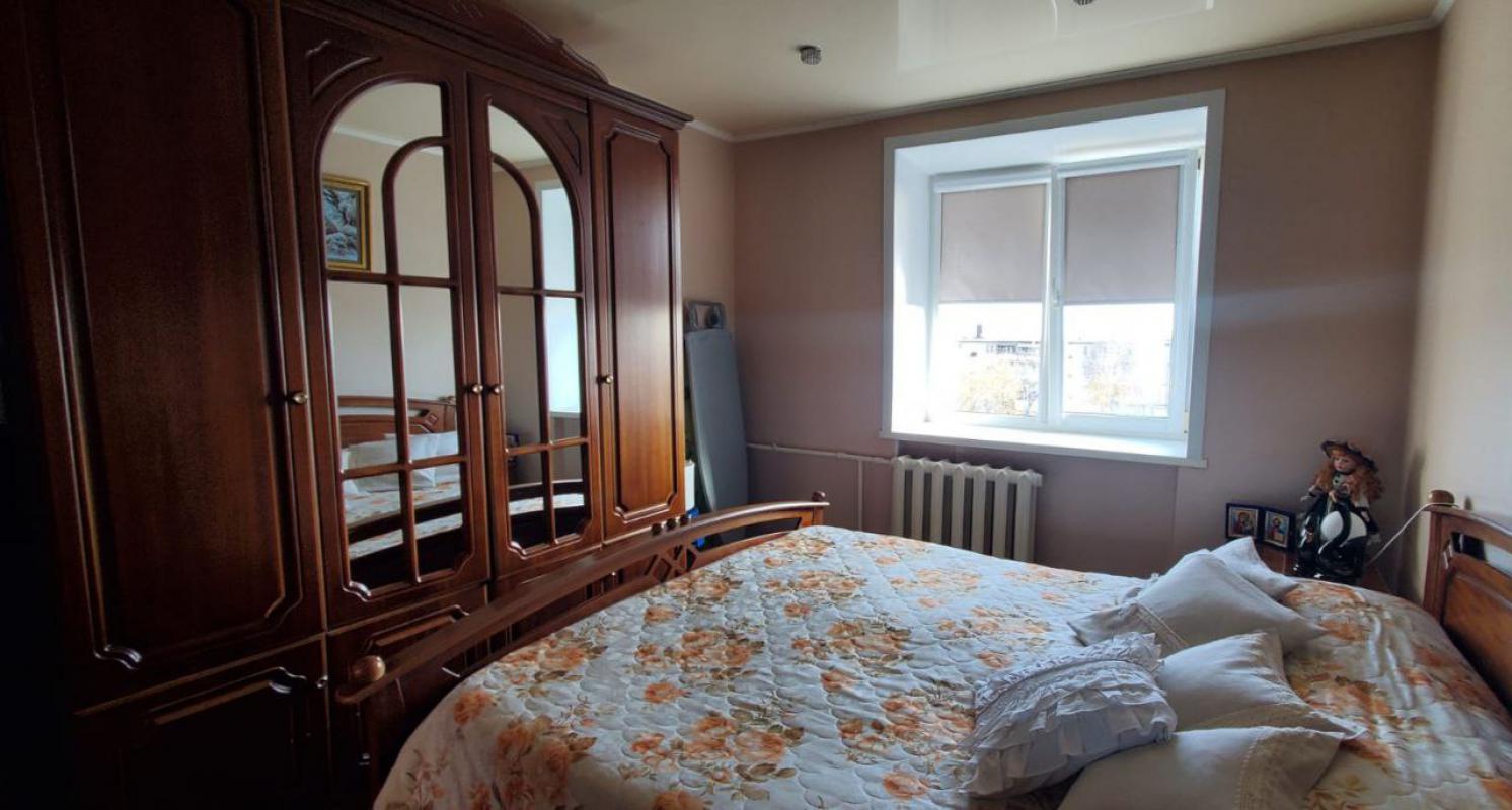 Просторная и уютная квартира ждет новых владельцев!

🌿 Предлагается: просторная трехкомнатная квар - Гай