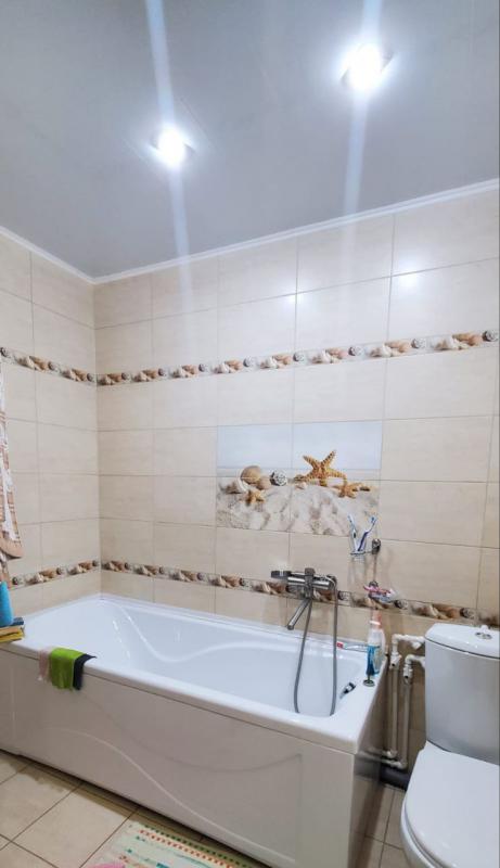 Просторная и уютная квартира ждет новых владельцев!

🌿 Предлагается: просторная трехкомнатная квар - Гай