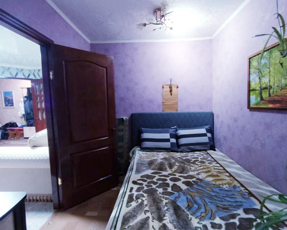 Продаётся 3-х  комнатная квартира, на 1 этаже, 5-ти этажного, кирпичного дома, по адресу:
 г Новотр - Новотроицк