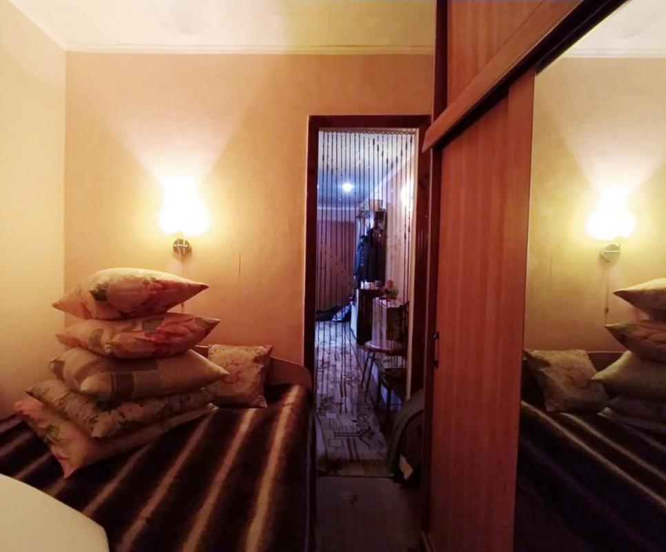 Продаётся 3-х  комнатная квартира, на 1 этаже, 5-ти этажного, кирпичного дома, по адресу:
 г Новотр - Новотроицк