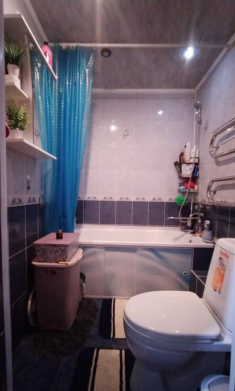 Продаётся 3-х  комнатная квартира, на 1 этаже, 5-ти этажного, кирпичного дома, по адресу:
 г Новотр - Новотроицк