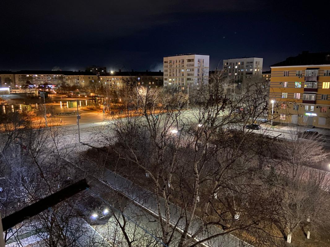 двухкомнатная на площадь Ленина, балкон застеклен, кондиционер, косметический ремонт - Новотроицк