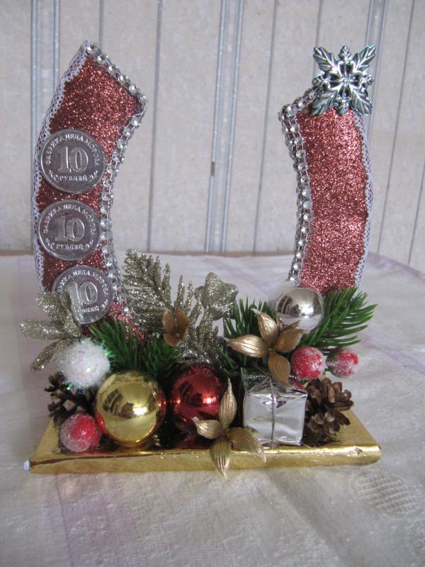 Ёлка-подвеска из фетра 200р, подвеска зелёная из фоамирана 200р, медальоны розовые 150 р, гномы 150 - Новотроицк