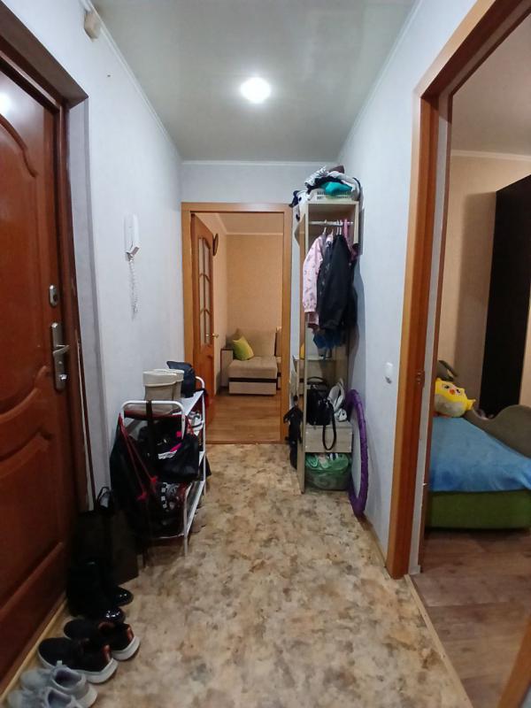 Продается 2-комнатная квартира с раздельными ходами на комфортном втором этаже по адресу: г. - Новотроицк