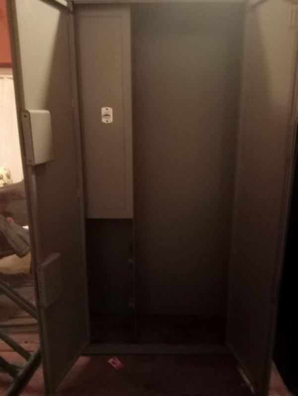 Продам заводской, металлический оружейный сейф на 4 ствола, двухдверный, в отличном состоянии. - Новотроицк