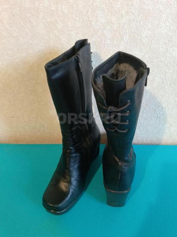 Продам(см.фото)  зимние сапоги 37 размера  из натуральной черной кожи и натурального меха  в хорошем - Орск