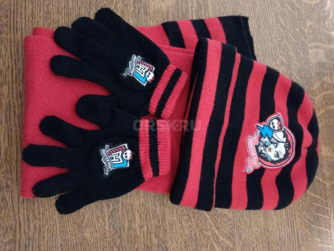 Продам вязанный шерстяной набор :шапка+шарф+перчатки для девочки за 350  рублей и черная шапка с ушк - Орск