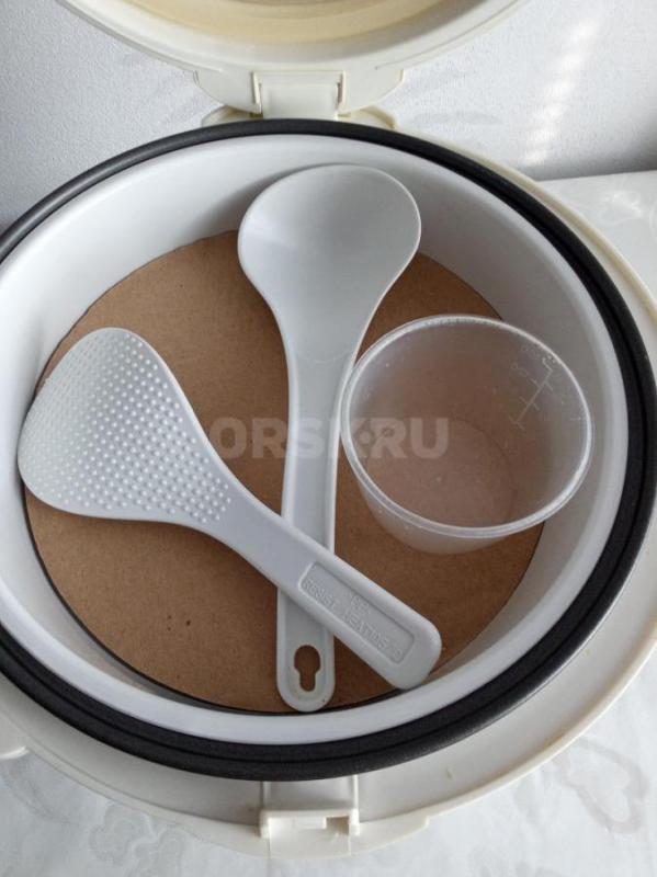 Продам мультиварку POLARIS ,б/у в отличном  состоянии, пользовались редко ,есть книга с рецептами - Новотроицк