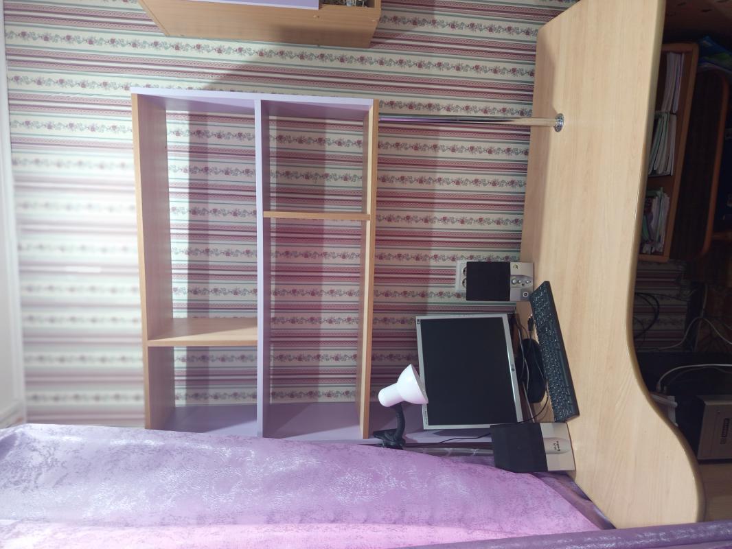 Продам мебель в детскую шкаф , комод, стол, кровать, полки, тумба , туалетный столик 7 предметов - 