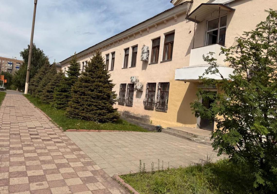 Продается двухэтажное нежилое здание в центре города! - Новотроицк