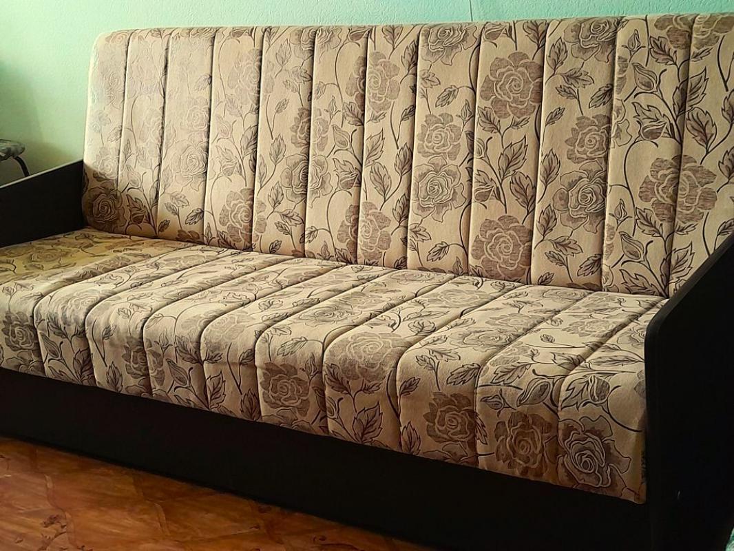 Диван в хорошем состоянии, раскладывается- книжка. - Новотроицк