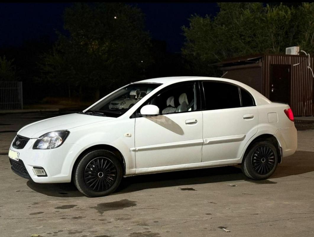 KIA RIO 2 RESTYLING
Продажа от собственника 
Чистый и ухоженный автомобиль 
Коробка механика как - Орск