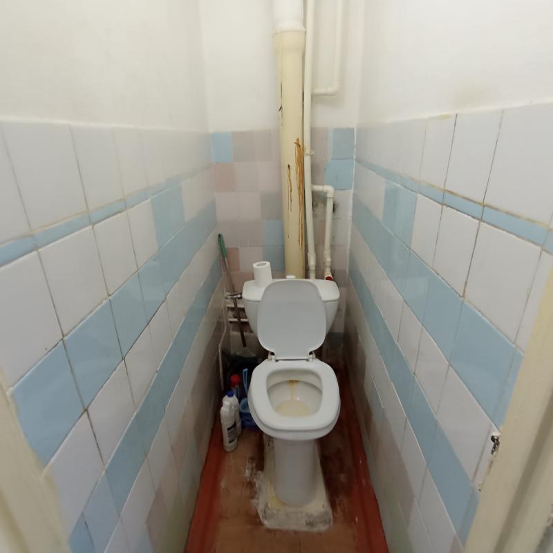 Продаю большую квартиру с раздельными ходами рядом с 6 школой, требуется ремонт, но квартира жилая, - Новотроицк