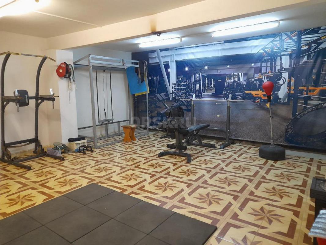 Продам дом в тихом районе возле телевышки, при этом в пешей доступности до центра города. - Орск