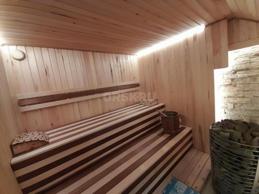 Продам дом в тихом районе возле телевышки, при этом в пешей доступности до центра города. - Орск