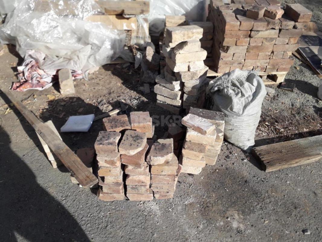 Шамотный жёлтый огнеупорный кирпич БУ, разной марки, прямой около 70шт., со скосом около 40шт., поло - Орск