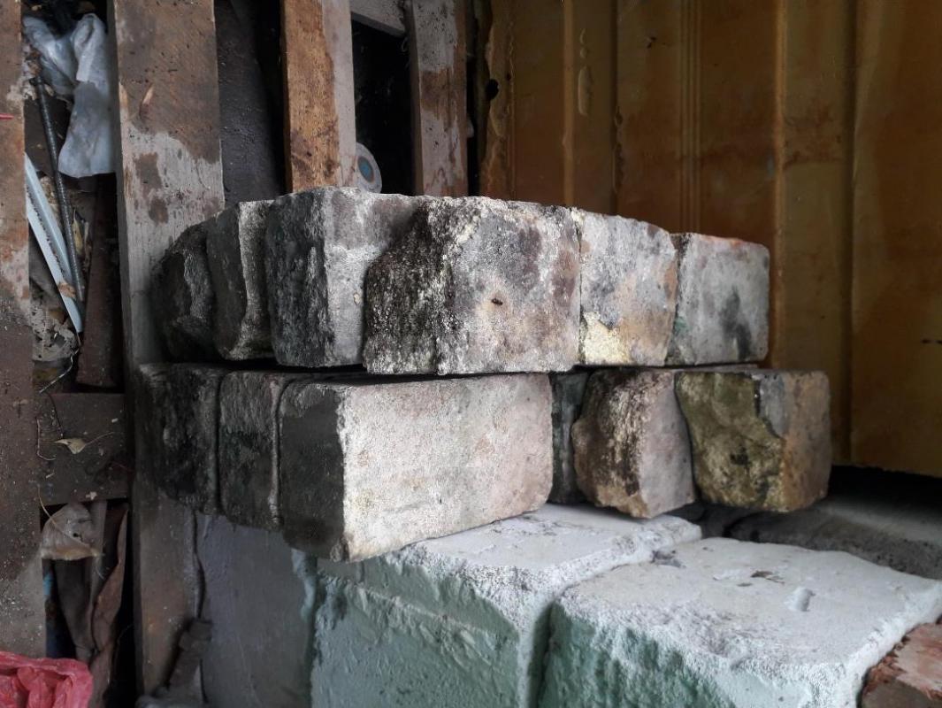 Шамотный жёлтый огнеупорный кирпич БУ, разной марки, прямой около 70шт., со скосом около 40шт., поло - Орск