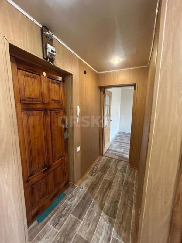 Продаётся 2-х комнатная квартира в кирпичном доме по ул. - Орск