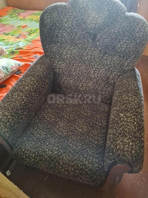 Продам диван раскладывается книжка, кресло к нему. цена 500 руб за комплект. - Орск