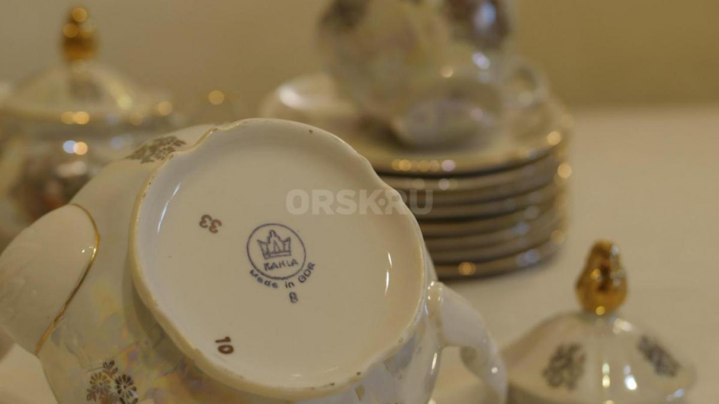 Мадонна - чайный сервиз на 12 персон, произв-во Kahla, ГДР, 55 предметов:
1) чайник доливной,
2) ч - Орск