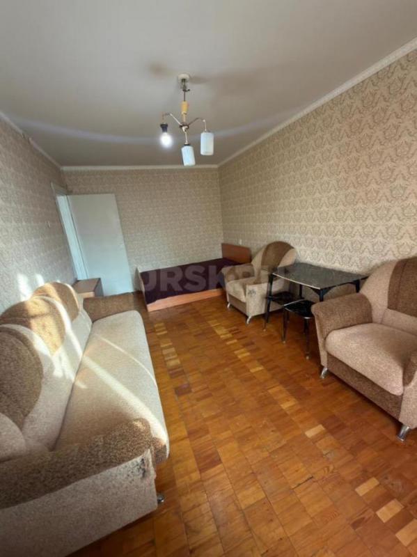 Сдам 1 комнатную квартиру на длительный срок,теплая и светлая квартира на 3 этаже,в шаговой доступно - Орск