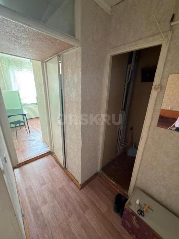 Сдам 1 комнатную квартиру на длительный срок,теплая и светлая квартира на 3 этаже,в шаговой доступно - Орск