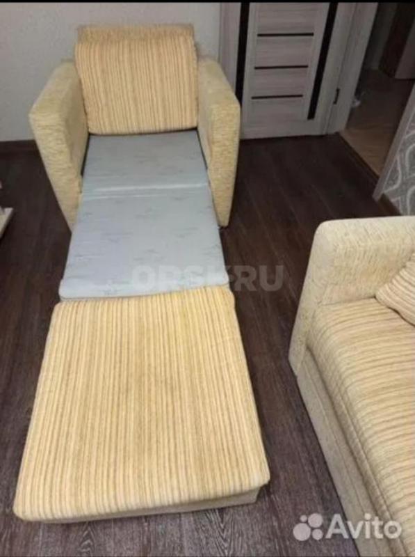 Продам угловой диван с танкеткой,кресло б/у. - Орск