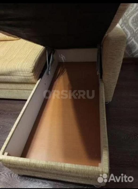 Продам угловой диван с танкеткой,кресло б/у. - Орск